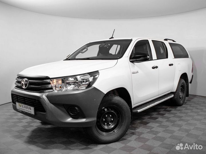 Toyota Hilux стандарт. Тойота Хайлюкс 2021 белый. Тойота Хайлюкс пикап 2022. Тойота Хайлюкс комплектации.