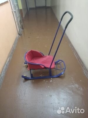 Детские санки с колёсиками и ручкой