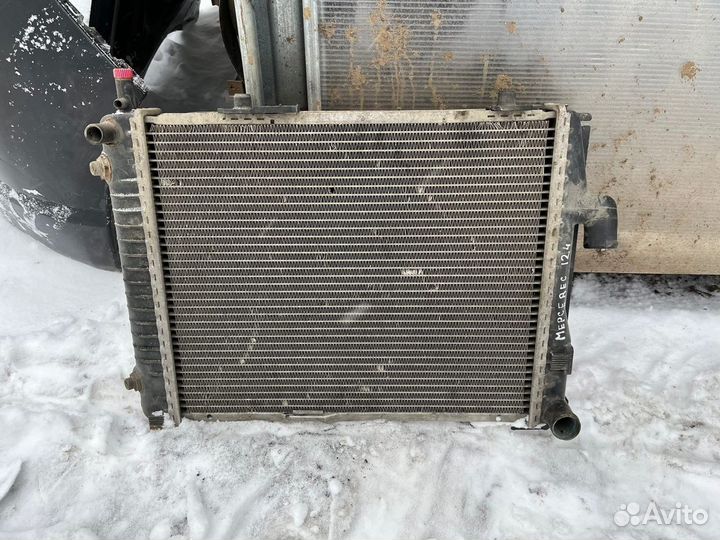 Основной радиатор охлаждения Мерседес 124