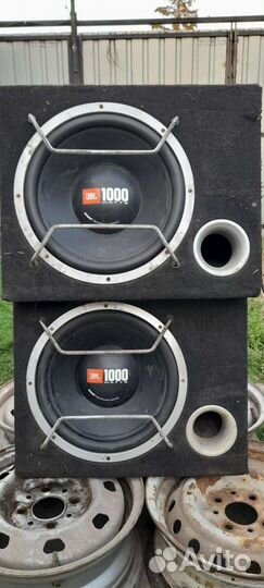 Автомобильный сабвуфер