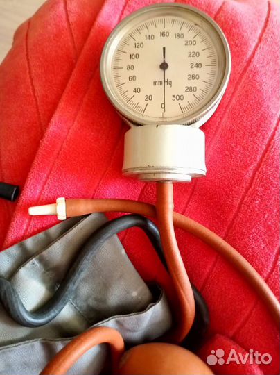 Советский тонометр механический