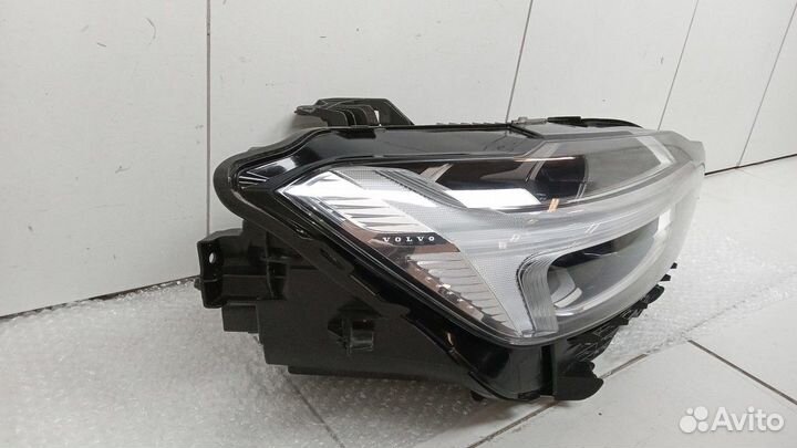 Фара правая Volvo XC60