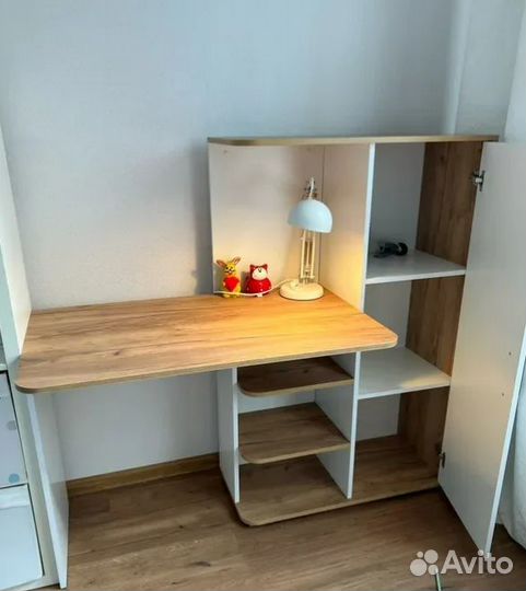 Стол письменный в детскую