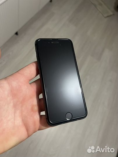 iPhone SE, 128 ГБ