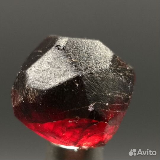 Гранат из провинции Сычуань, Китай