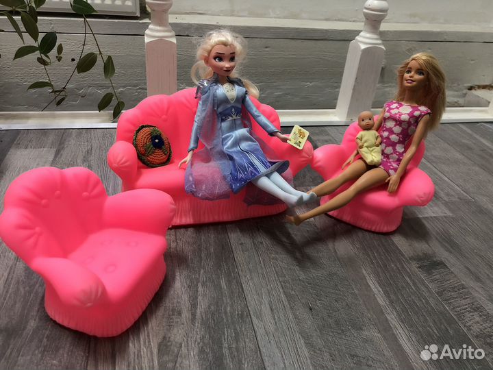 Мебель, машина, одежда и велосипед Барби