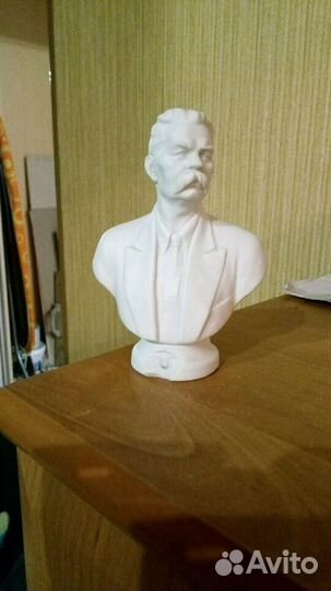 Бюст М. Горького