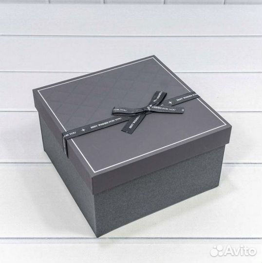 Коробка подарочная с бантом серая 21*21*12,3см