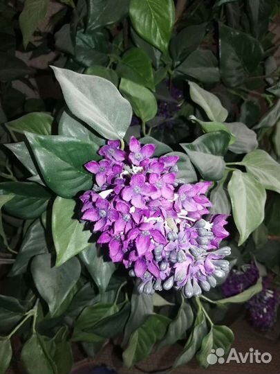 Искусственные растения в горшках