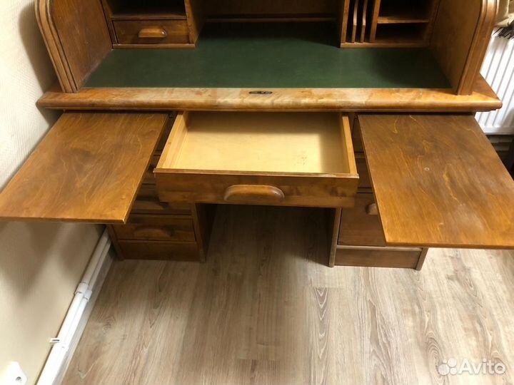 Письменный стол Вjоrkkvist и стулья Asko