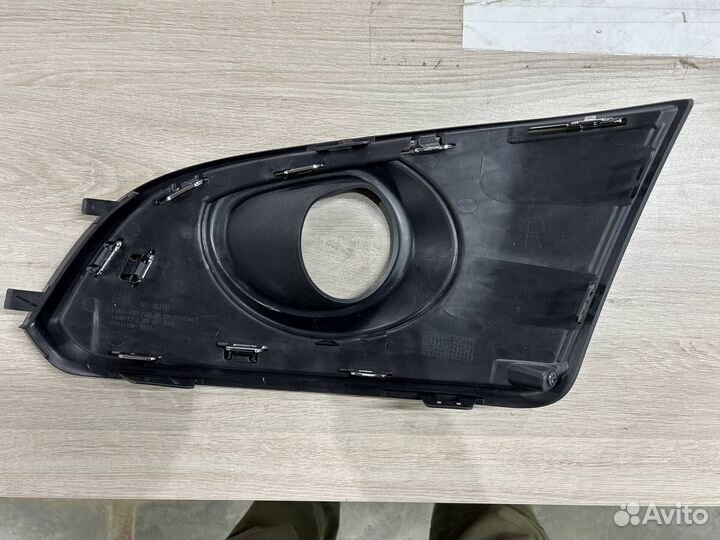 Накладка противотуманной фары правая