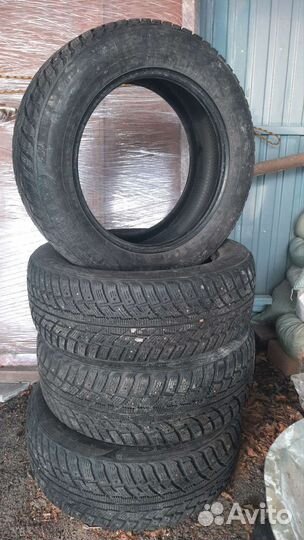 Kumho I'Zen Stud Snow KW11 225/60 R17