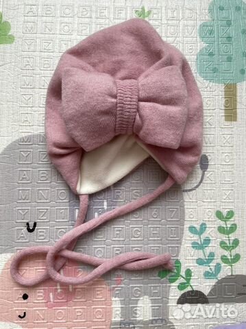 Шапочка для девочки на зявязках