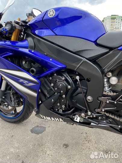 Yamaha YZF R1