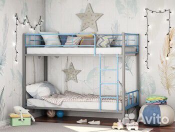 Двухъярусная кровать с минималистическим дизайном
