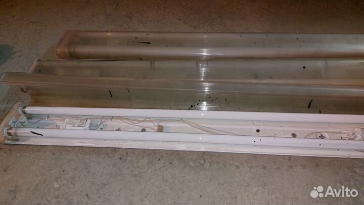 Светильники дневного света бу. 3 шт