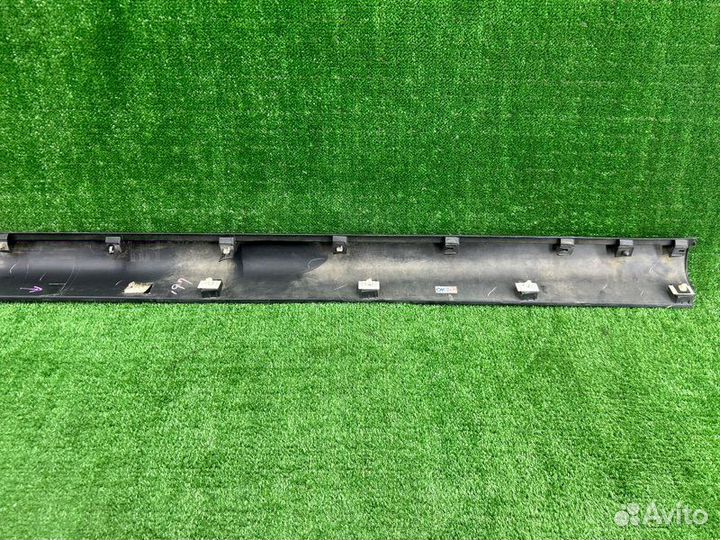 Накладка на порог наружная левая Hyundai Staria