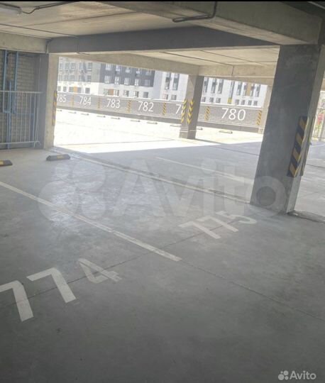 Машиноместо, 13 м²