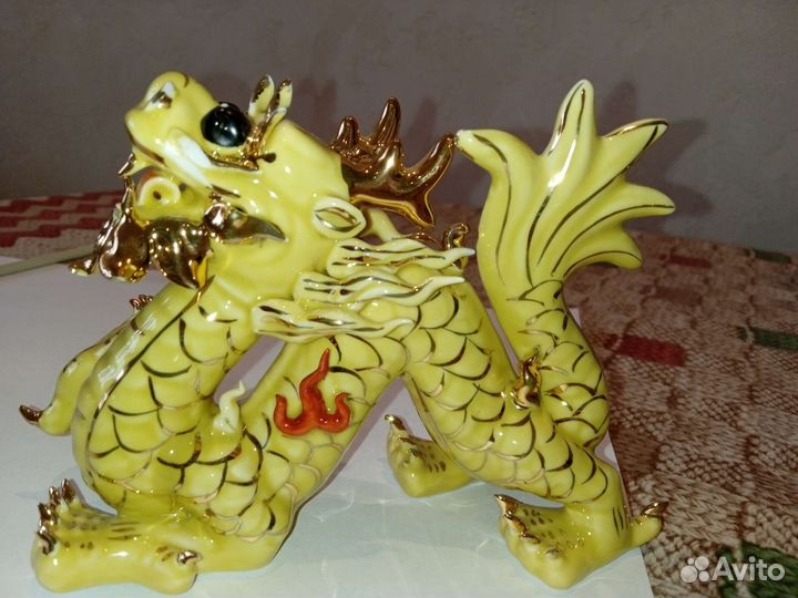 Статуэтки из фарфора китайский дракон,слоники