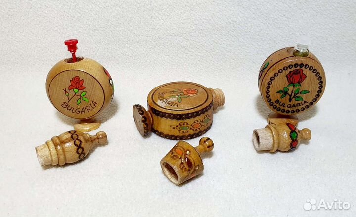 Флаконы с розовым маслом. Болгария