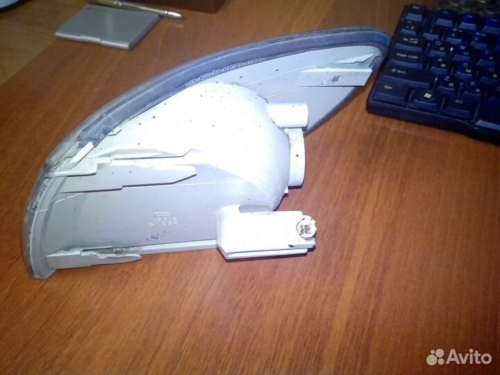 Поворотник правый Audi А6 С4 (Hella)