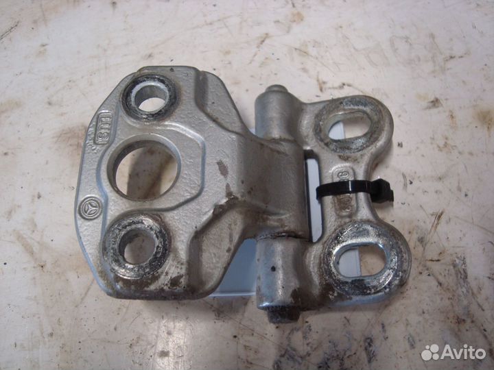 Петля двери передняя C208 M111 A2107200037