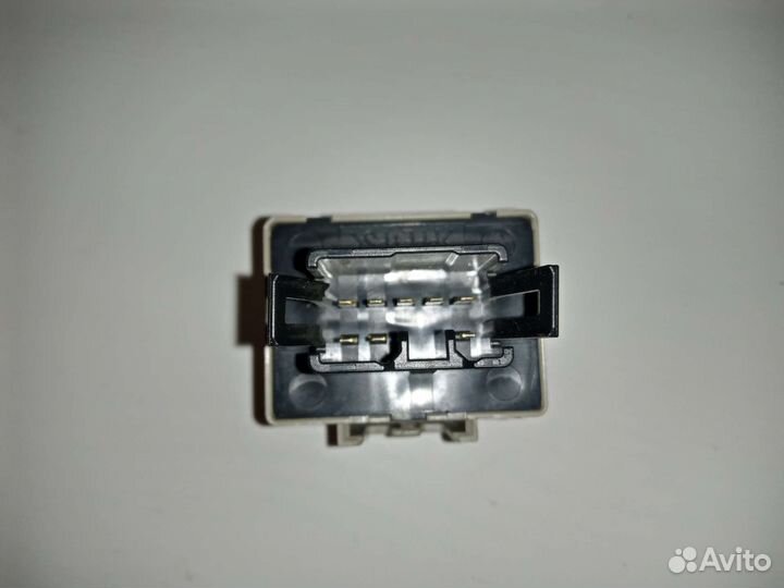 Реле поворотников Тойота авенсис 2 т25 8198005040