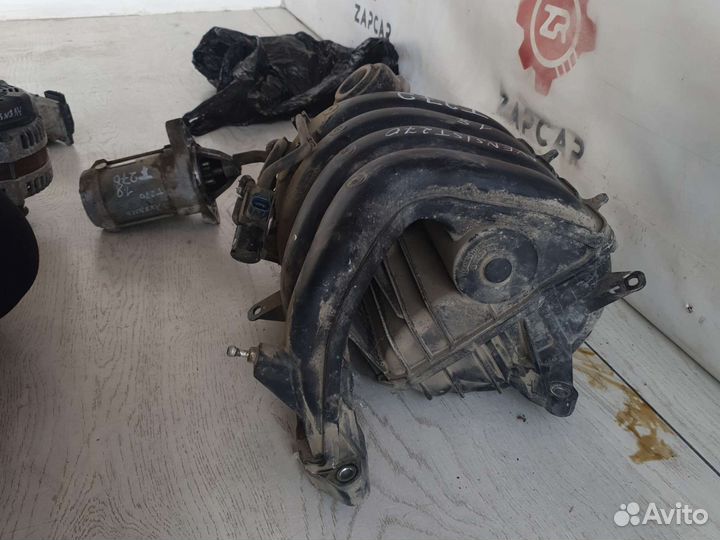 Toyota Avensis 3 Впускной коллектор