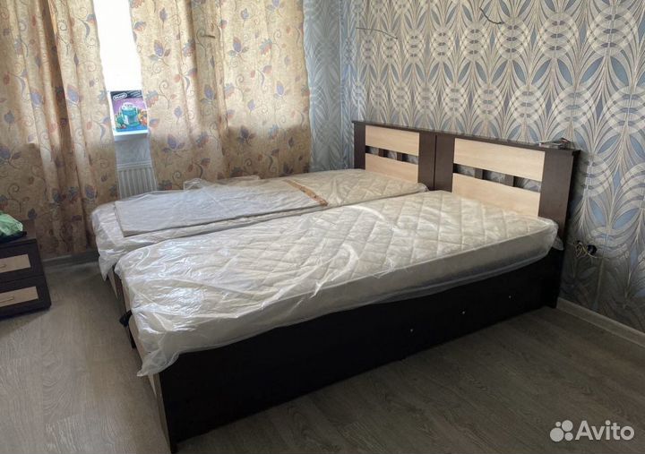 Кровать с матрасом