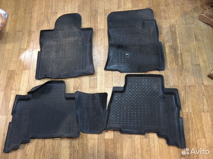 Автомобильные коврики резиновые Toyota Prado