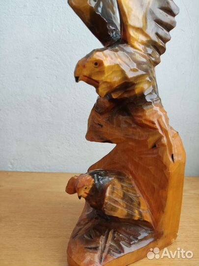 Орёл на скале (орлица с орлёнком)