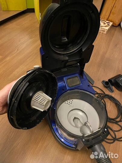 Моющий пылесос Philips