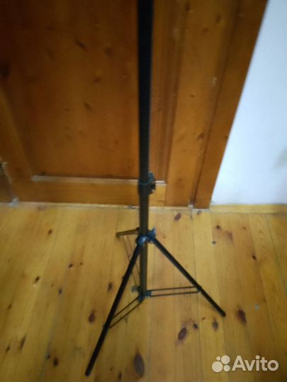 Стойка микрофонная прямая + в комплекте паук