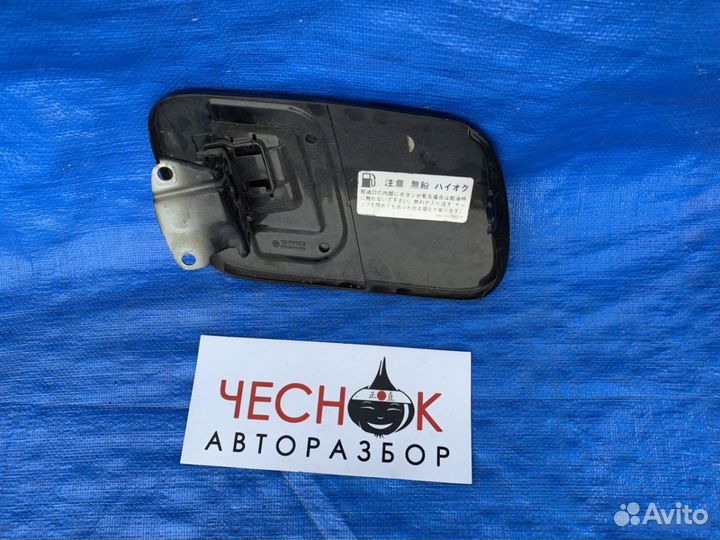 Лючок бензобака черный Volkswagen Touareg до 2010