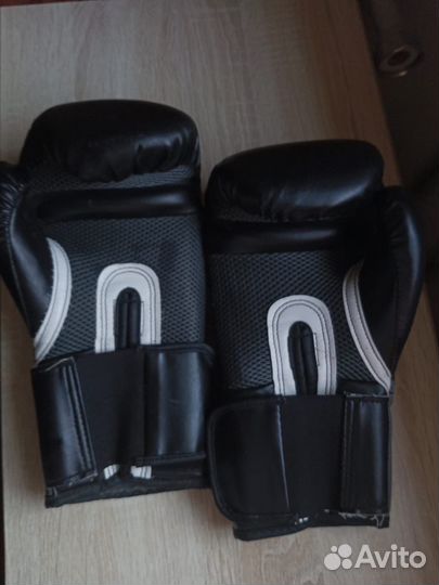 Боксерские перчатки everlast 10 oz