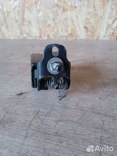 Ответная часть ремня безопасности Ford Kuga 1