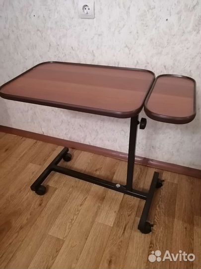 Прикроватный столик