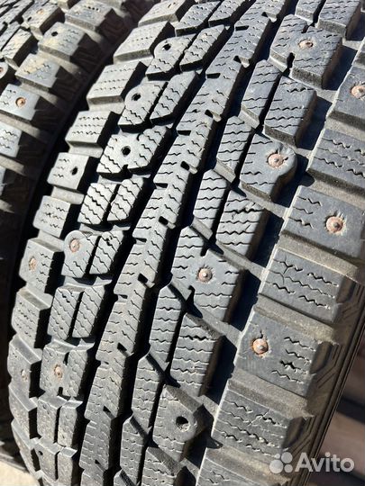 Dunlop SP Winter Ice 01 215/60 R17