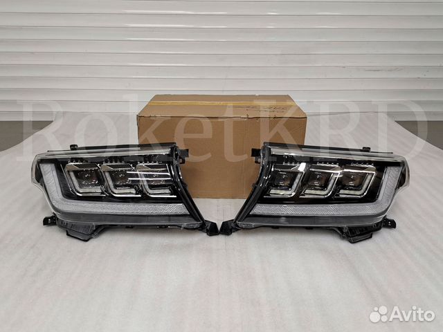 Фары Toyota Land Cruiser 200 Белые 07-15 стиль 300