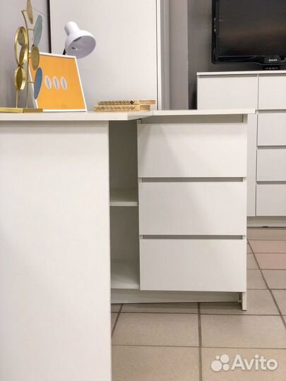 Письменный стол белый в наличии