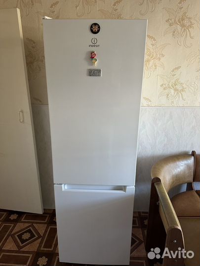Холодильник indesit itf 018 W no frost