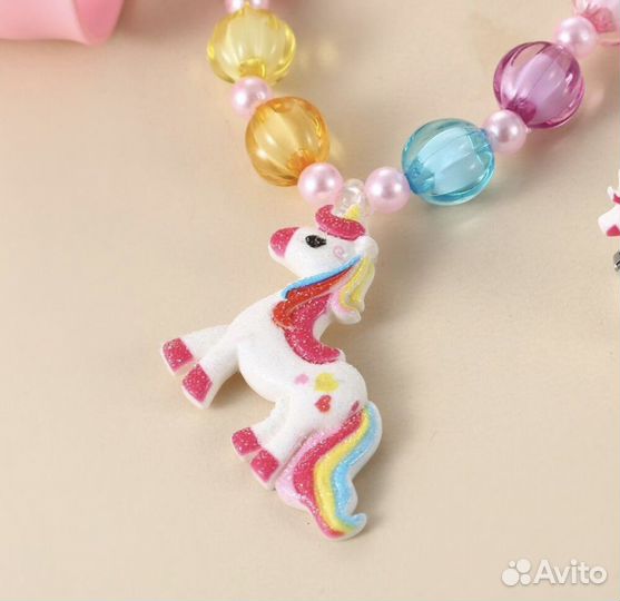 Часы детские в комплекте с бижутерией