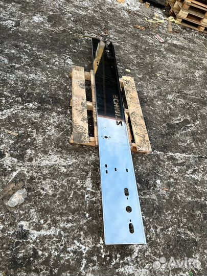 Бампер задний/панель задних фонарей полуприцепа