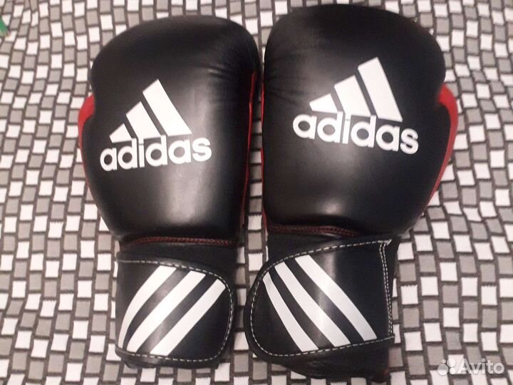 Боксерские перчатки adidas