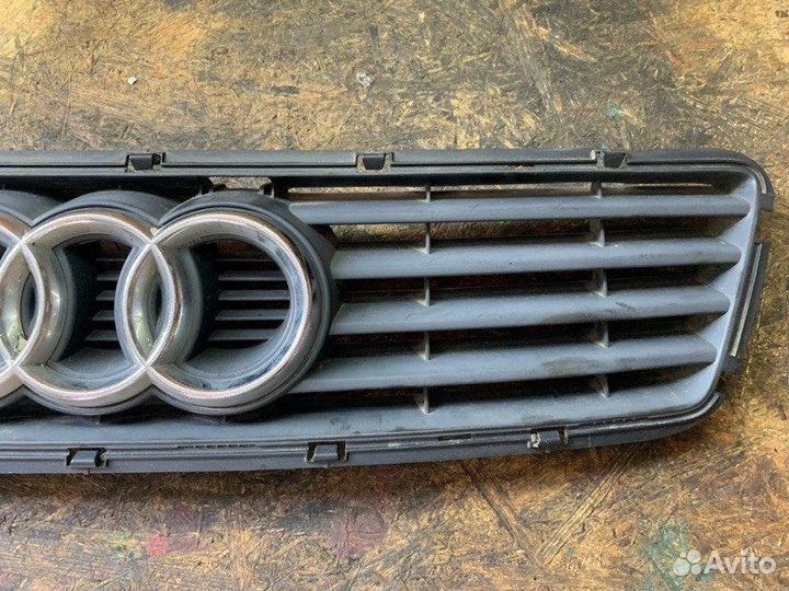 Решетка радиатора Audi A6 C5 (4B) 2004
