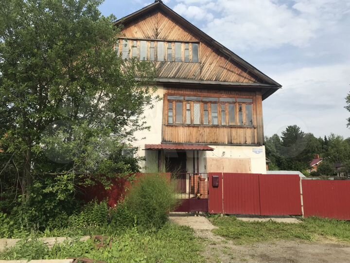 Коттедж 297 м² на участке 12 сот.