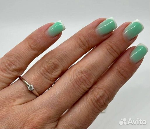 Кольцо с природным камнем Золото