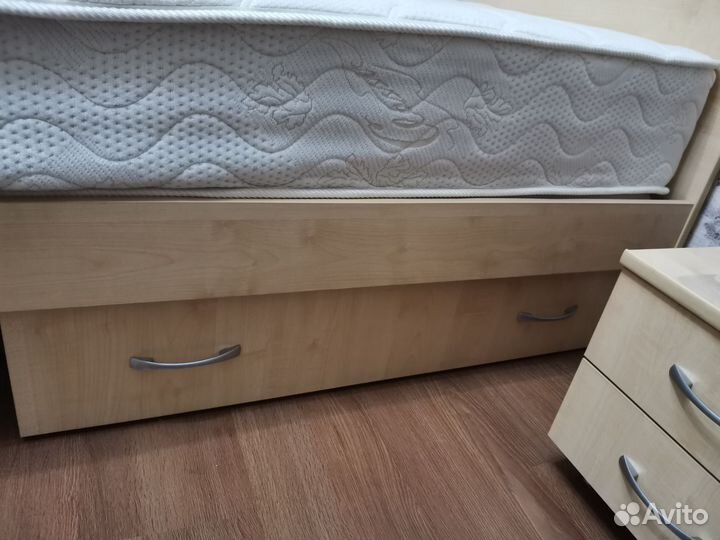 Кровать двухспальная с матрасом