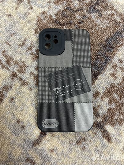 Чехлы на iPhone 11 б/у