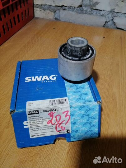 Сайлентблок нижнего перед рычаг swag 10 69 0004